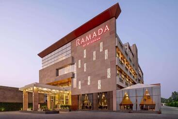 Отель Ramada By Wyndham Aligarh Gt Road
