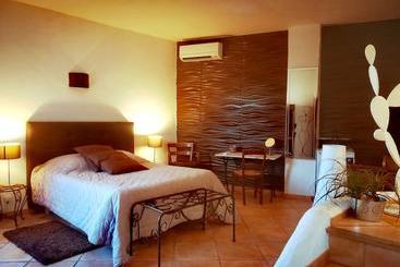 ベッドアンドブレックファースト Chambre D Hotes Le Bel Oustau
