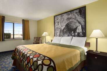 فندق على الطريق Super 8 By Wyndham Carlsbad