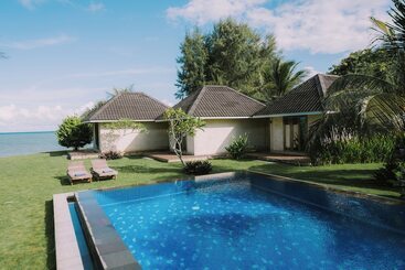 בית מלון כפרי The Kelong Trikora Resort