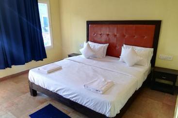 هتل Royal Tulip Goa Beach Cottages