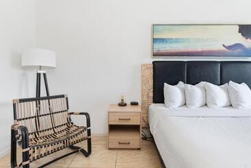 فندق Postcard Inn On The Beach