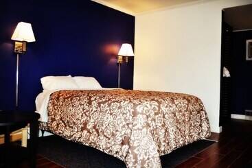 Town House Motel