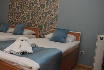 پانسیون Garni Hotel Laguna Lux