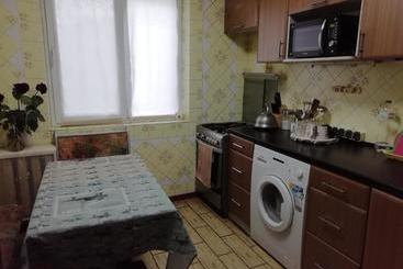 Hostel от рассвета до заката