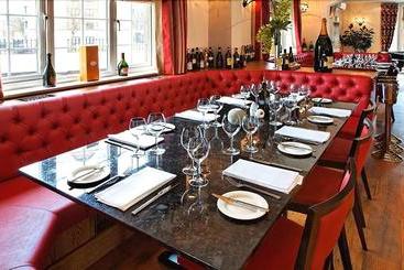 تختخواب و صبحانه Lucarelli Inn