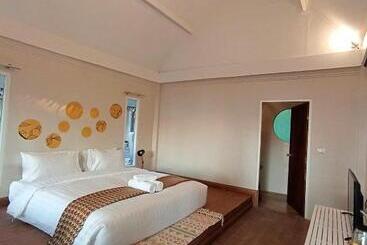 هتل Saffron On The Sea Resort