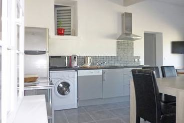 Beautiful Cottage With Swimming Pool In L Islesurlasorgue
