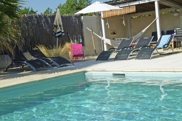 Beautiful Cottage With Swimming Pool In L Islesurlasorgue