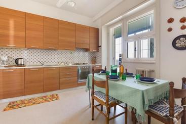 Tina`s House