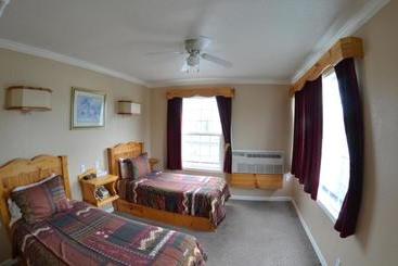 Valley Hotel & 24/7 Open Cafe