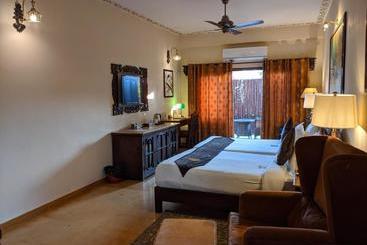 هتل The Earth House Resort