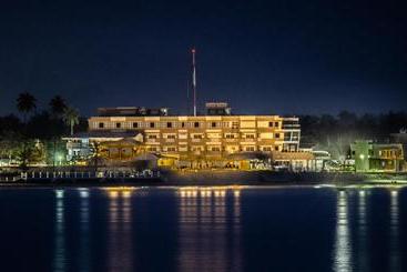 هتل Punta Baler