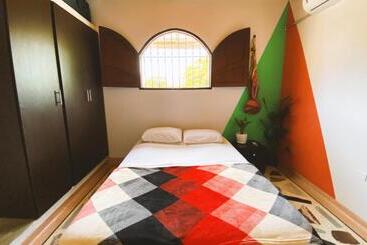 پانسیون Tia Chela Hostel