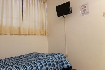 هاستل Hostal Roma