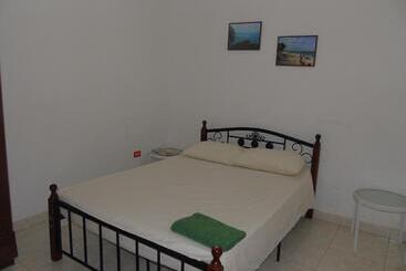 پانسیون Posada Miss Joyce House