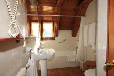 هتل Hostal Y Apartamento Seixes