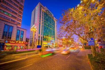 هتل Ramada By Wyndham Encore Kaili West