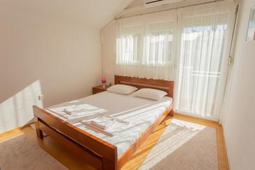هاستل Guesthouse Aurora