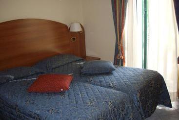 هتل Ristorante Albergo Roma
