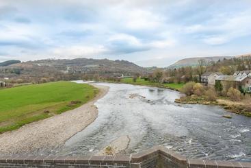 هتل Lion  Builth Wells