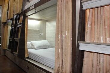 Отель The Colour Hostel