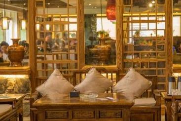 בית מלון כפרי Tibet Shellong Manor