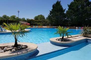 Отель Camping Le Faillal Cabanes Et Chalets