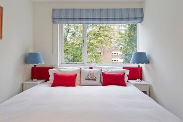 Cottage 4 Bedroom House, Holland Park