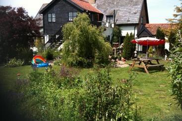 هتل Six Bells Inn