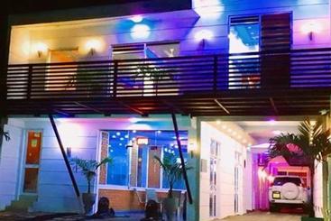 בית מלון כפרי Yoho Royal Mount Residence