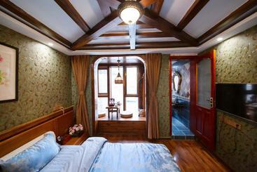 پانسیون Flower Time Inn