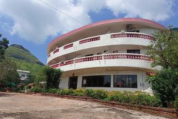 هتل Golden Resort