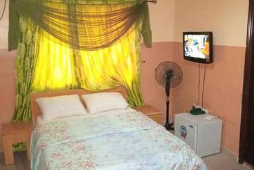 Larrydam Hotel And Suites