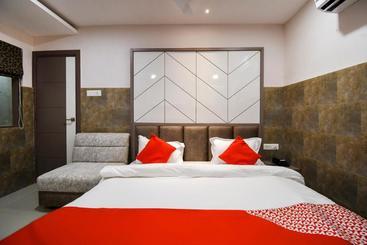 هتل Oyo 70123 Sada Shiv Guest House