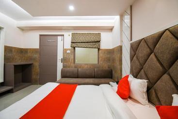 هتل Oyo 70123 Sada Shiv Guest House