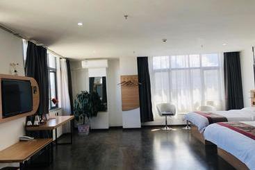 Thank Inn Chain Hotel Tibet Shigatse Sangzhuzi District Intersection Of Race Course