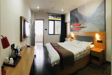 Thank Inn Chain Hotel Tibet Shigatse Sangzhuzi District Intersection Of Race Course