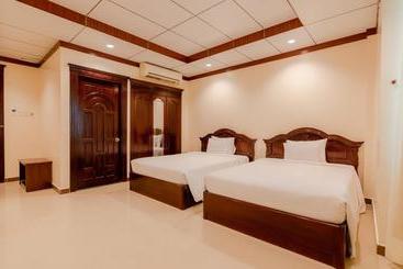 هتل Sun And Sea Leisure