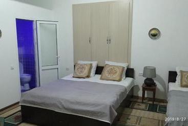 پانسیون Faride Guest House