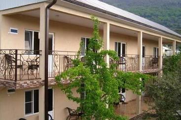 پانسیون Guest House Mihalych