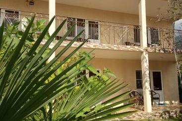 پانسیون Guest House Mihalych