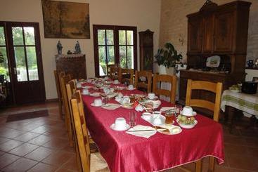 تختخواب و صبحانه Au Logis Du Marais Sauvage