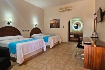 هتل Hacienda Suites Loreto