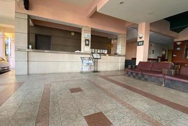 هتل Oyo 90061 Kuhara Court Apartment Suite
