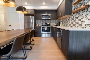 هتل Basecamp Suites Canmore