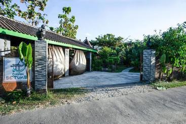 هتل Oyo 3483 Borobudur Cottage