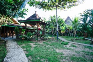 هتل Oyo 3483 Borobudur Cottage