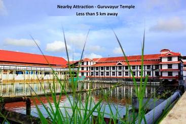 هتل Oyo 16717 Sreekrishna Kailas Inn