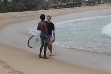 هتل Abia Surf Camp